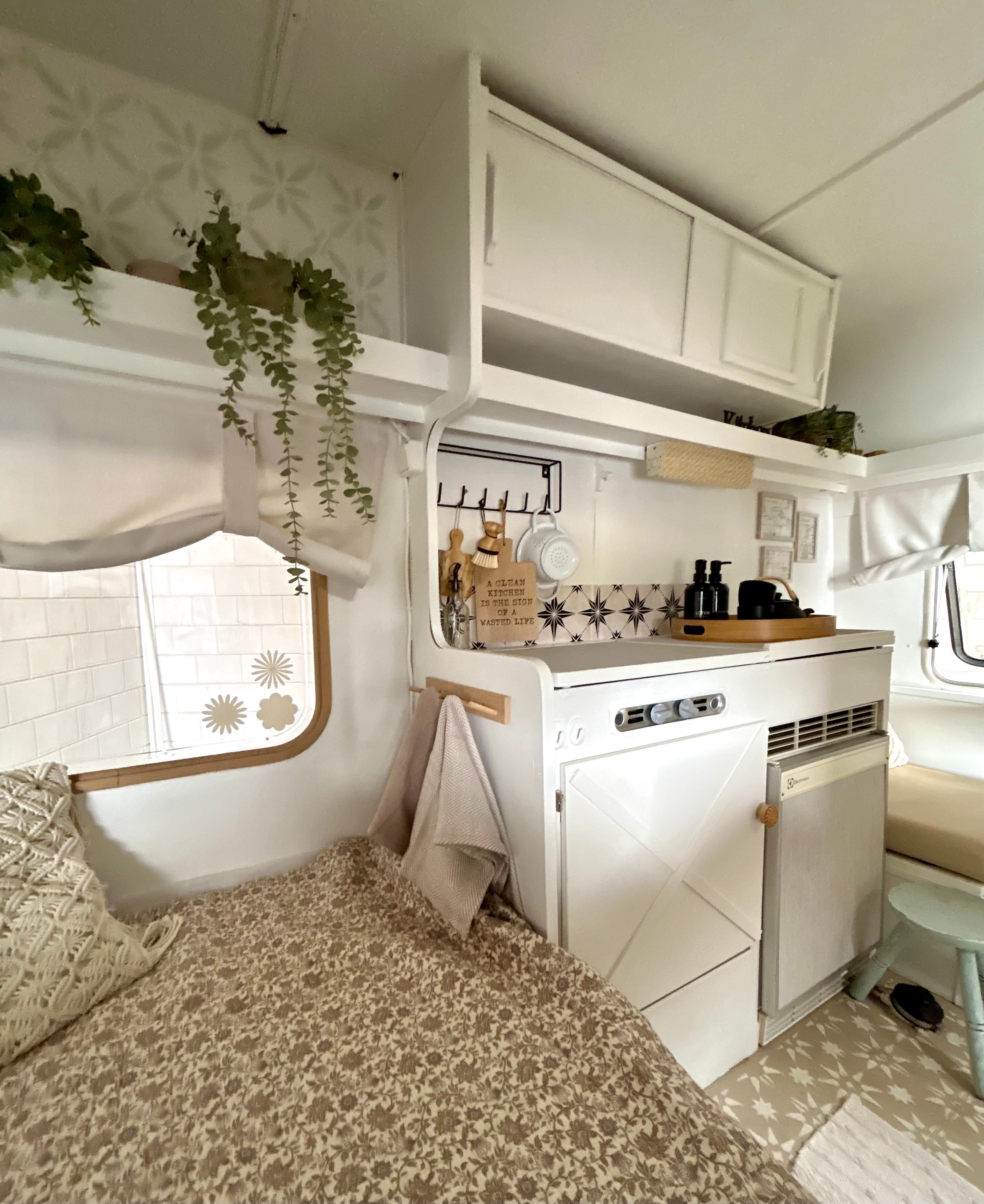 Adria 305