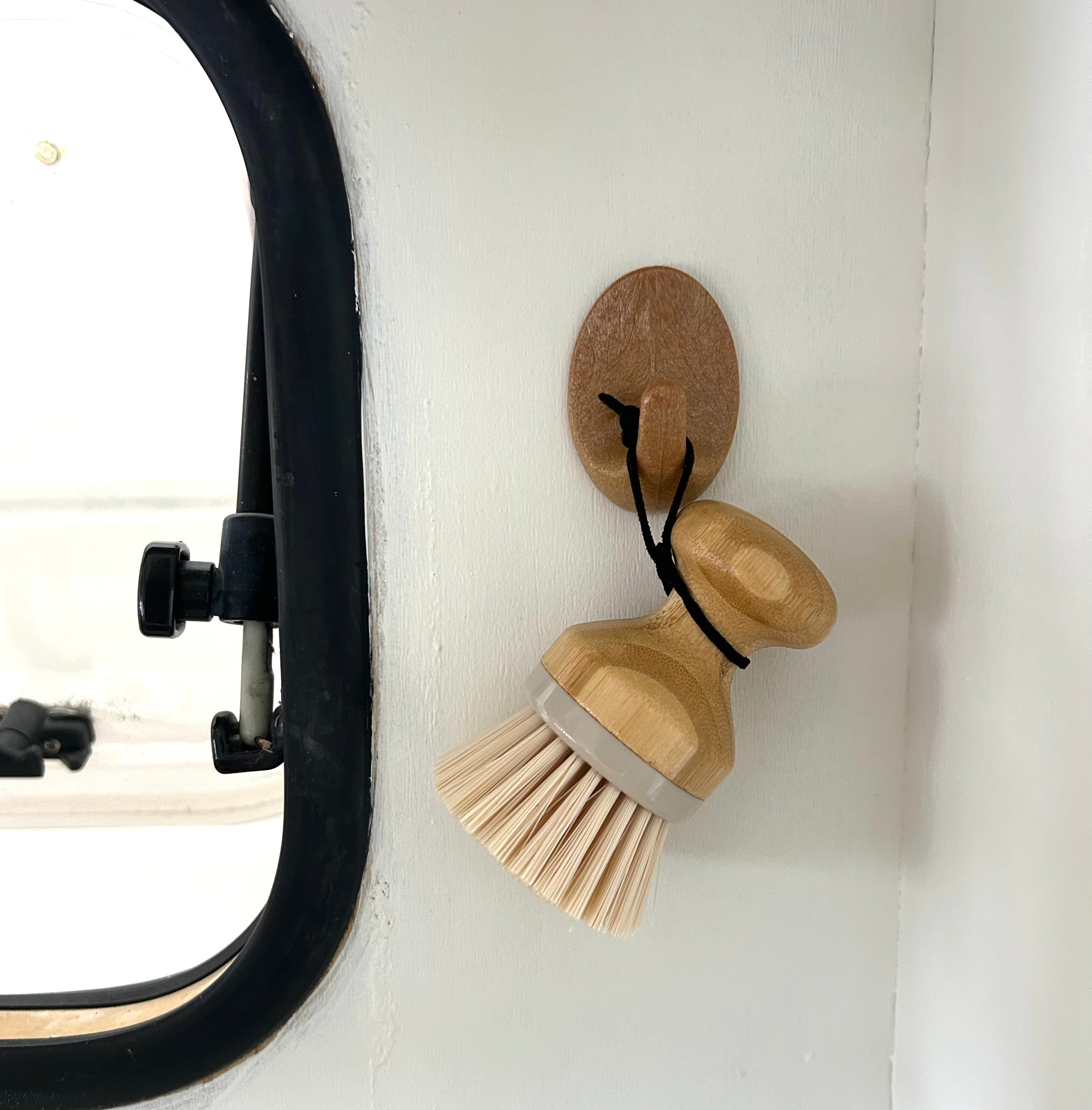 Mini-Kehrschaufel und Besen mit beiger Spülbürste | Boho-Wohnwagen