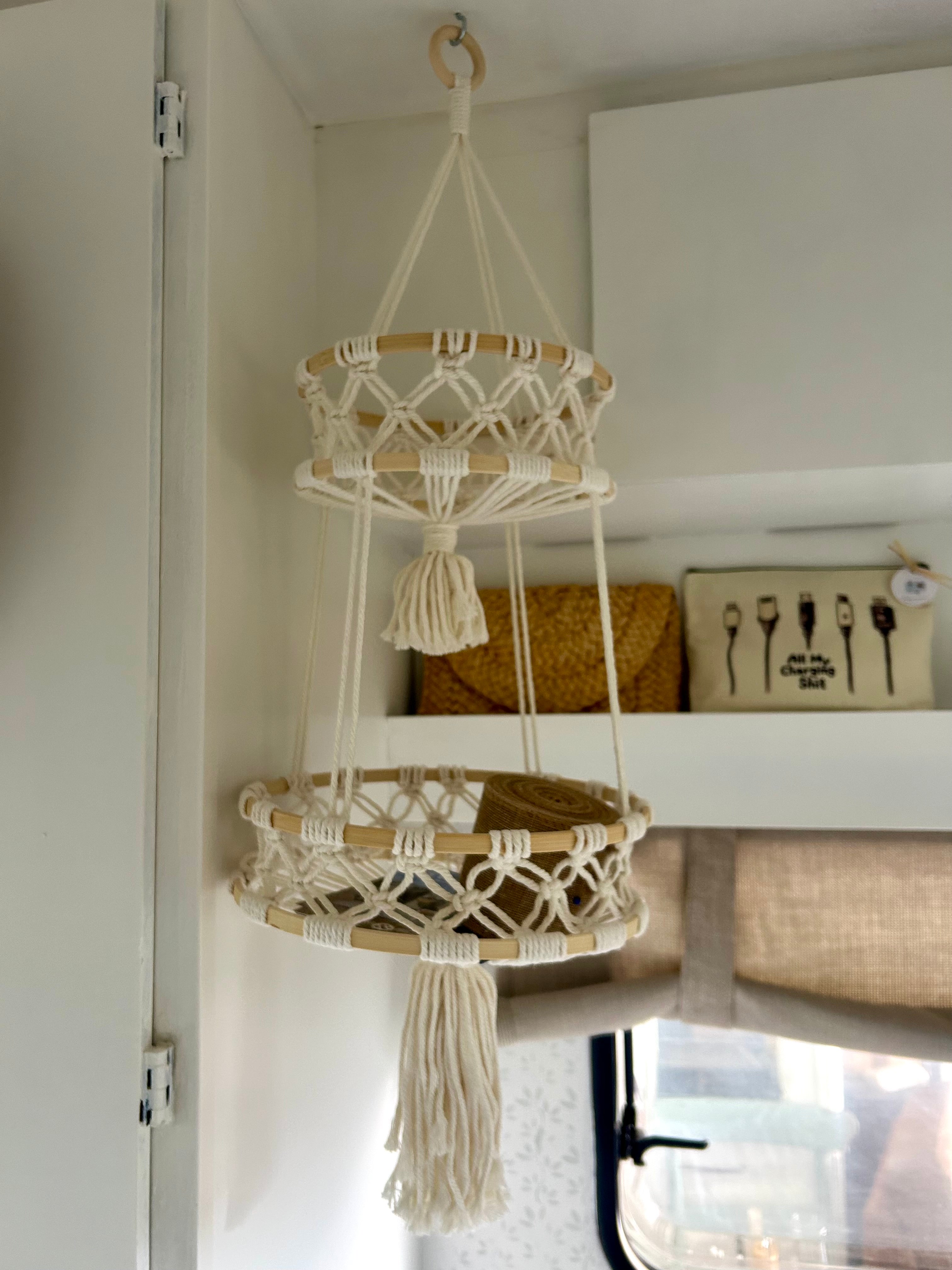 Boho-Hängekorb mit zwei Ebenen | Makramee für Wohnwagen und Wohnmobile