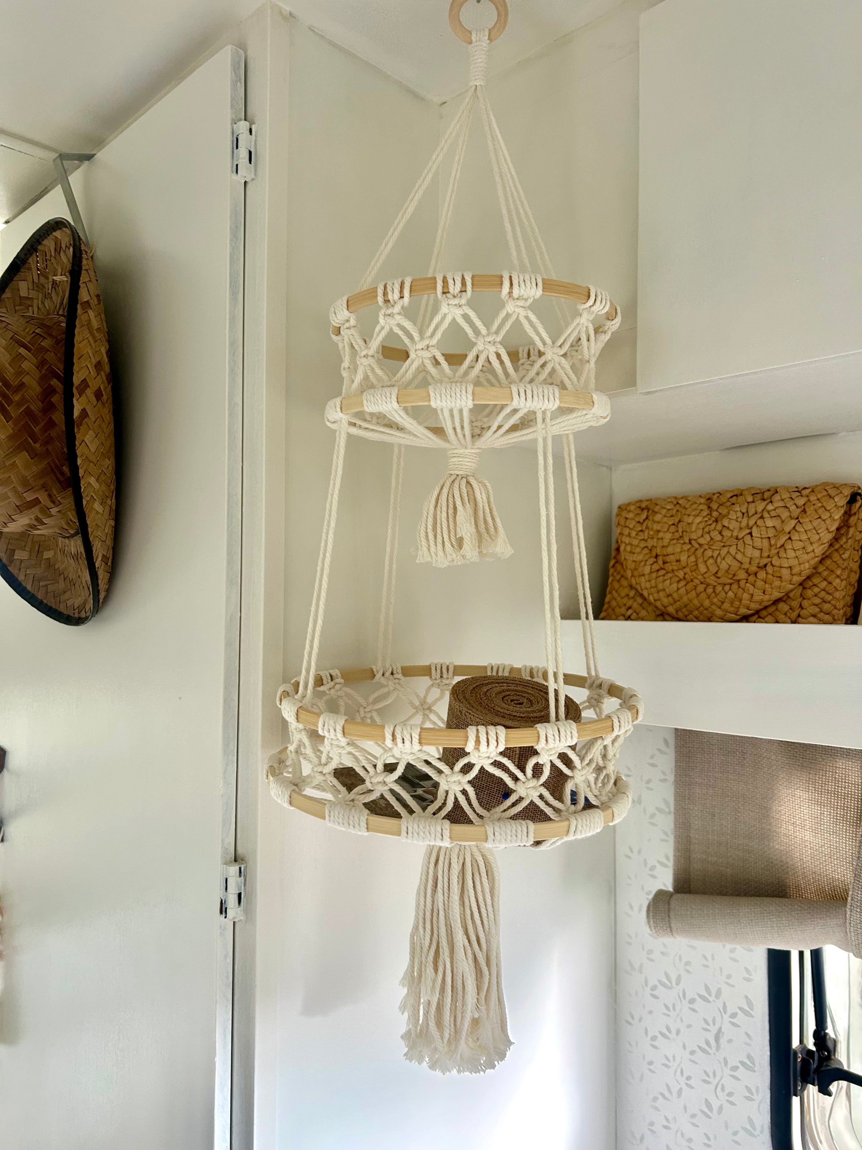 Boho-Hängekorb mit zwei Ebenen | Makramee für Wohnwagen und Wohnmobile