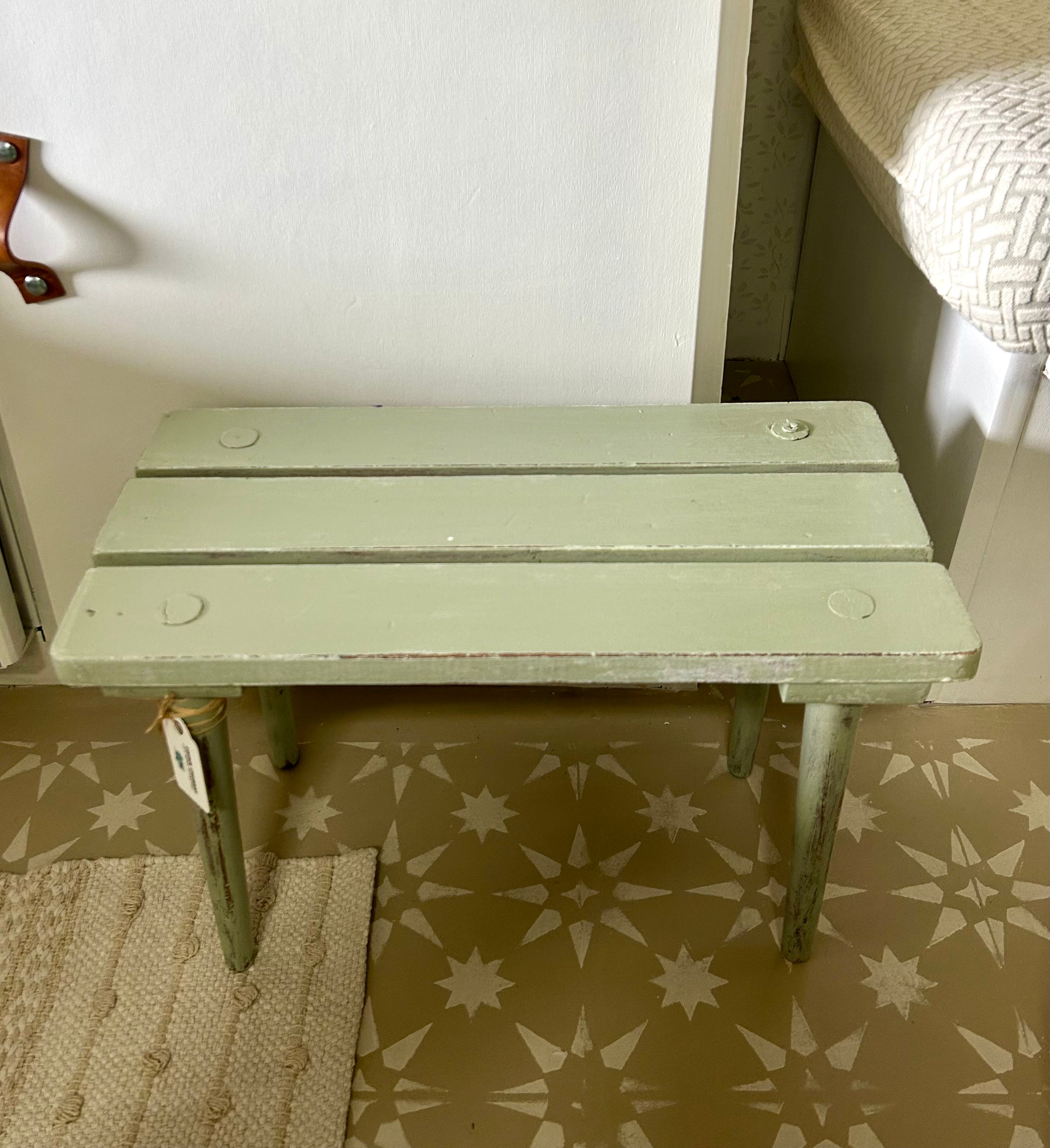 Antiker Hocker mit Holzlaterne (nur ein Set)