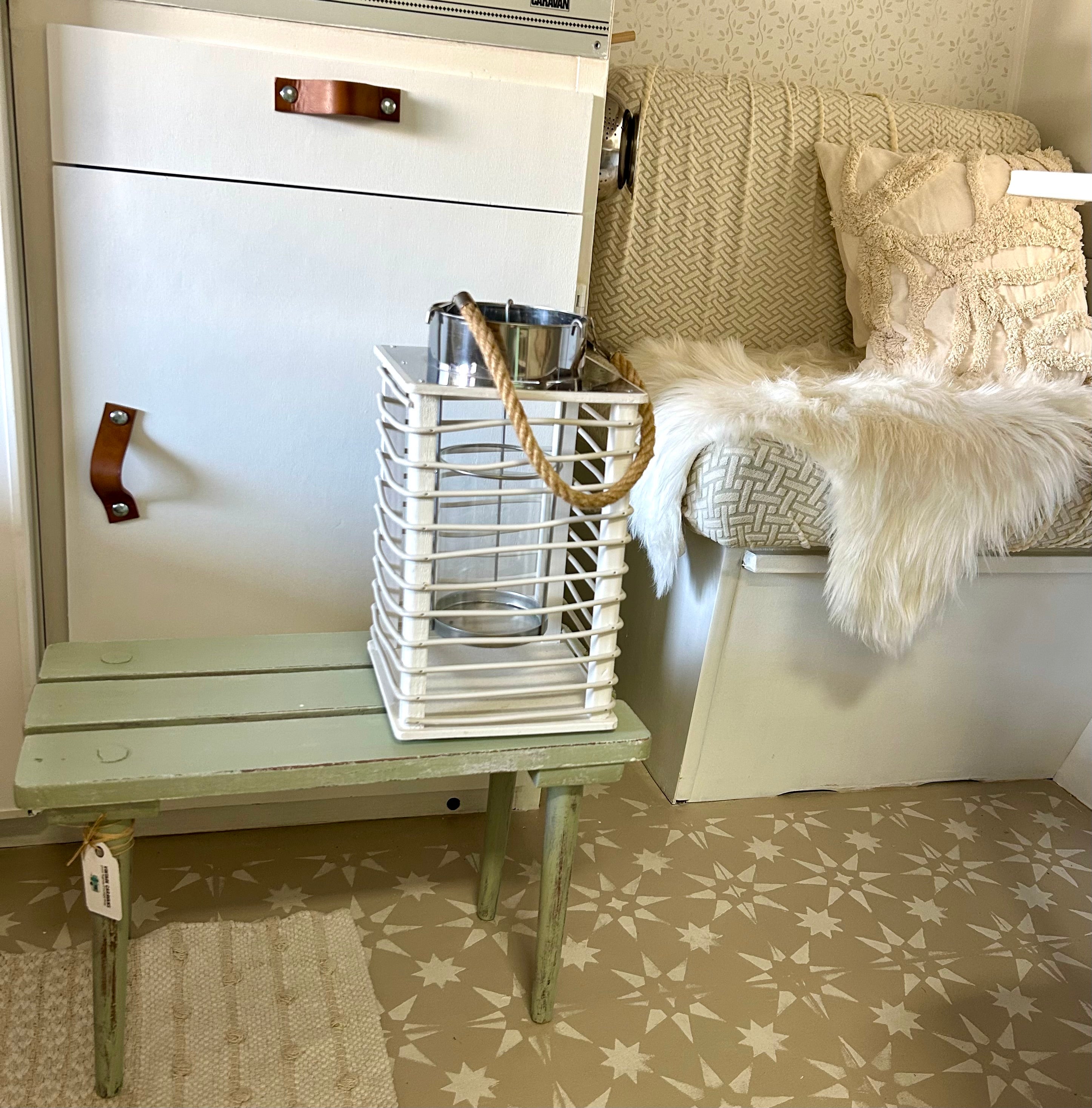 Gemütliches, natürliches Schaffell für den Boho-Wohnwagen – 55 x 78 cm