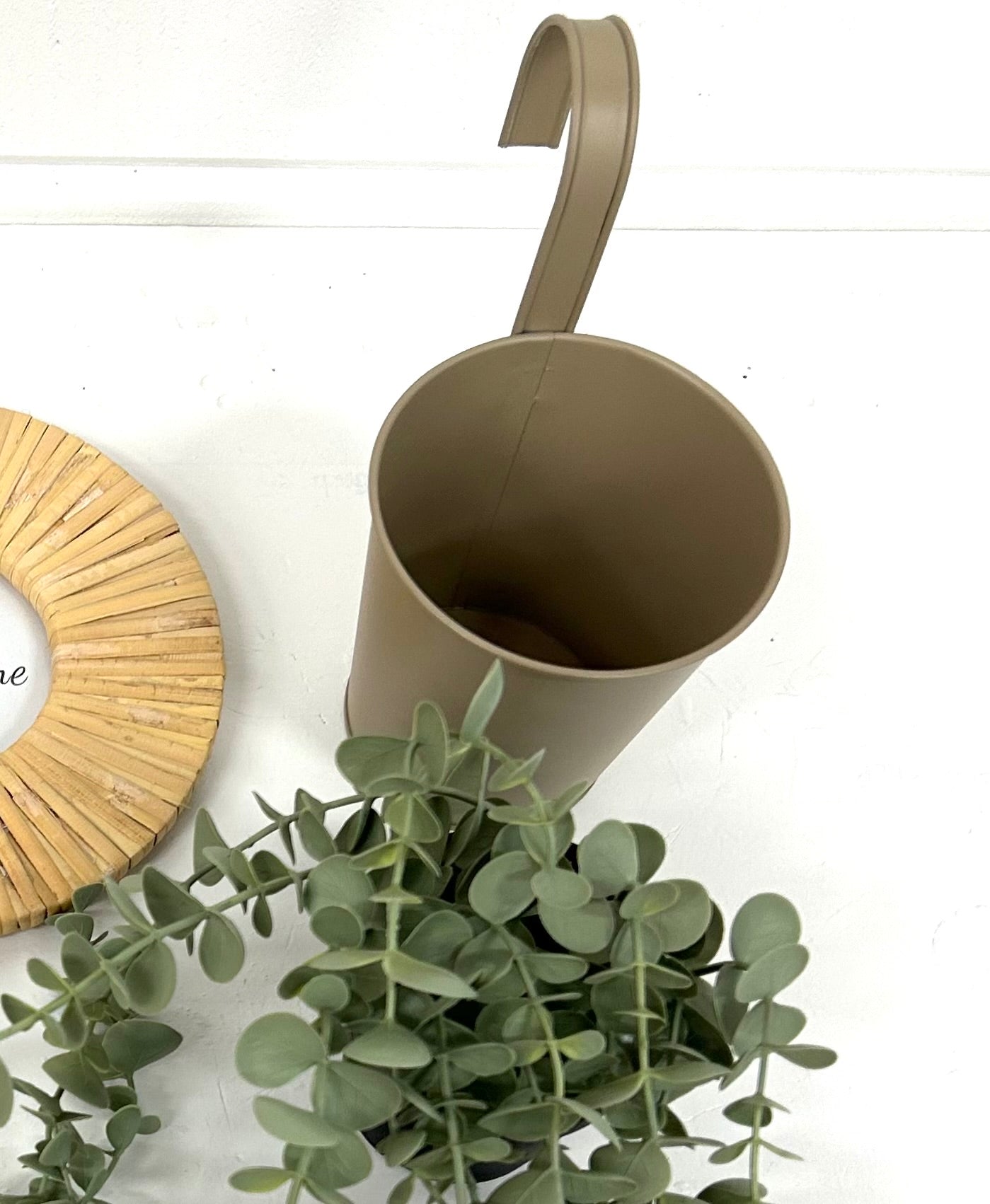 Künstlicher Eukalyptus im Metall-Hängetopf