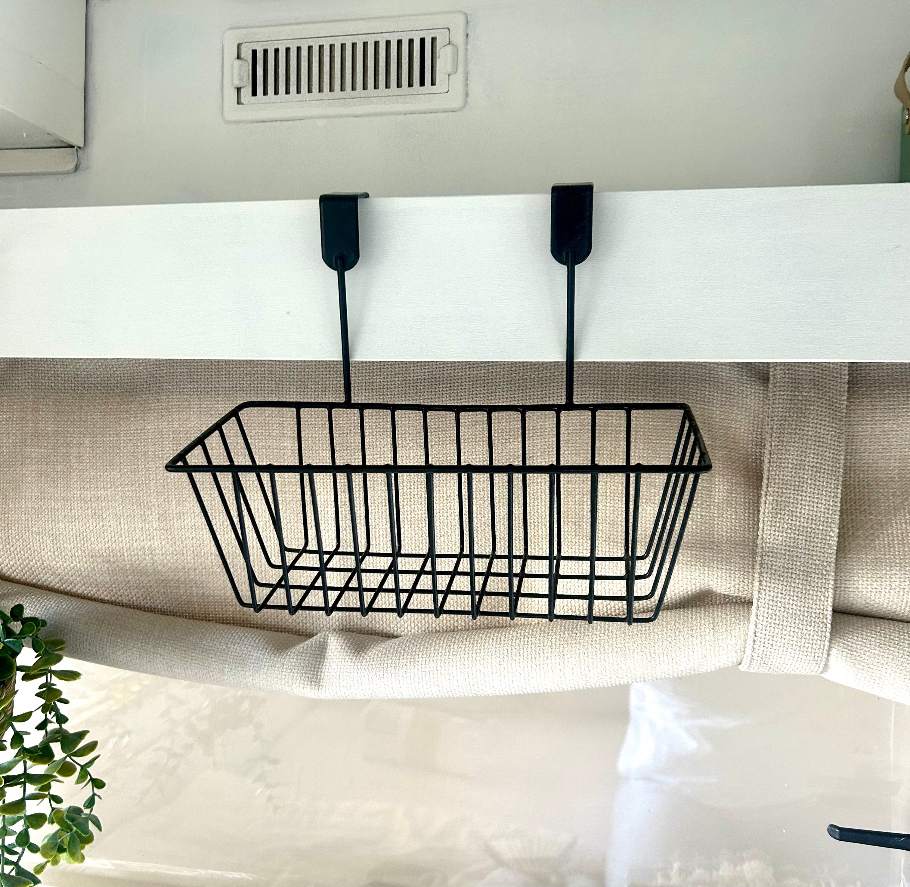 Schwarzer Metall-Hängekorb