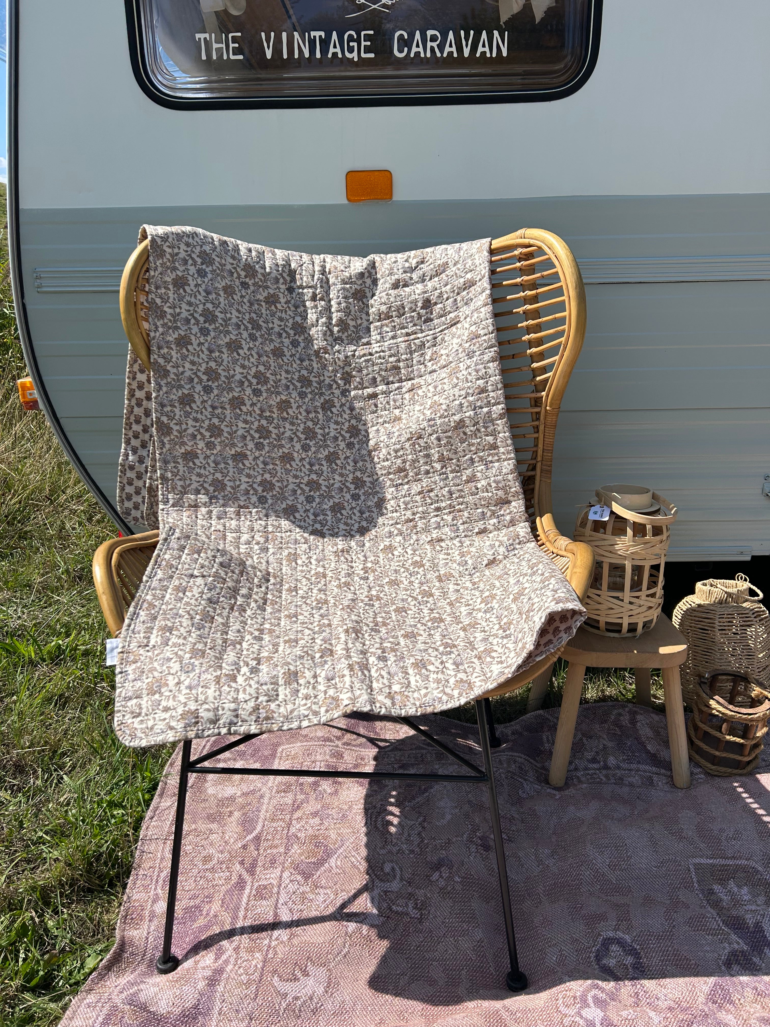 Gemütliches, natürliches Schaffell für den Boho-Wohnwagen – 55 x 78 cm