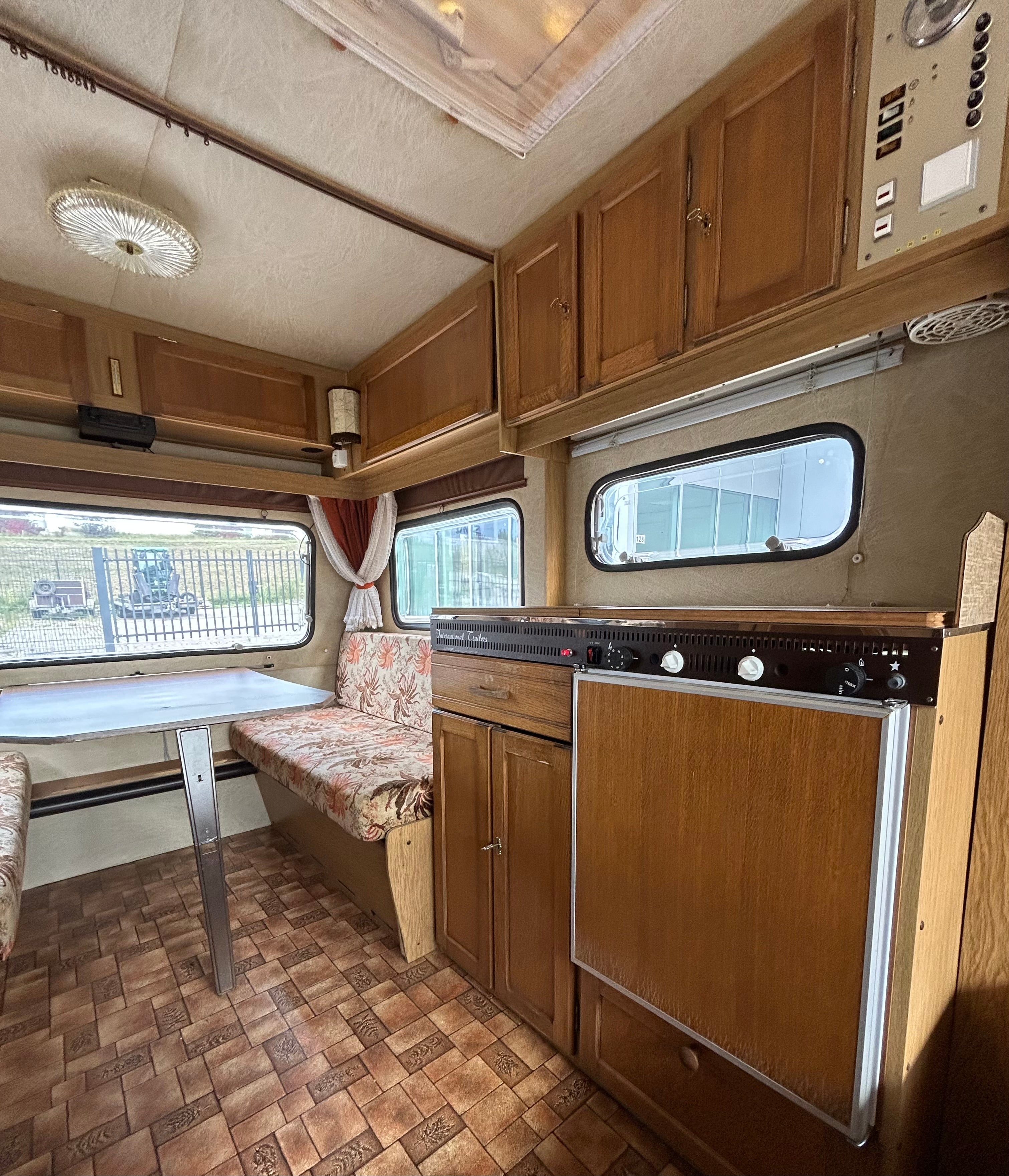 UMBAU - IT-Wohnwagen 