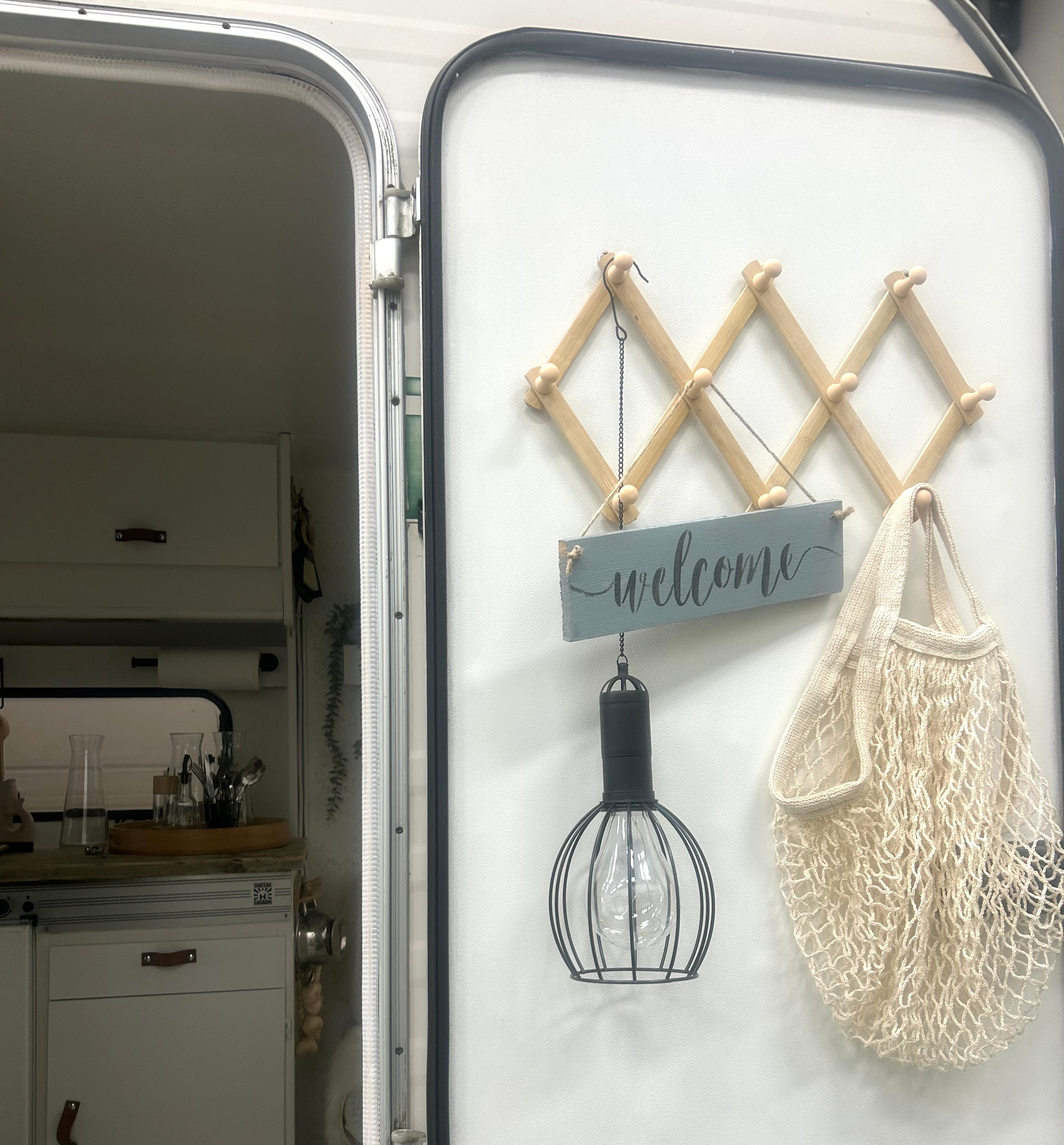 Stabiles Holzschild WILLKOMMEN