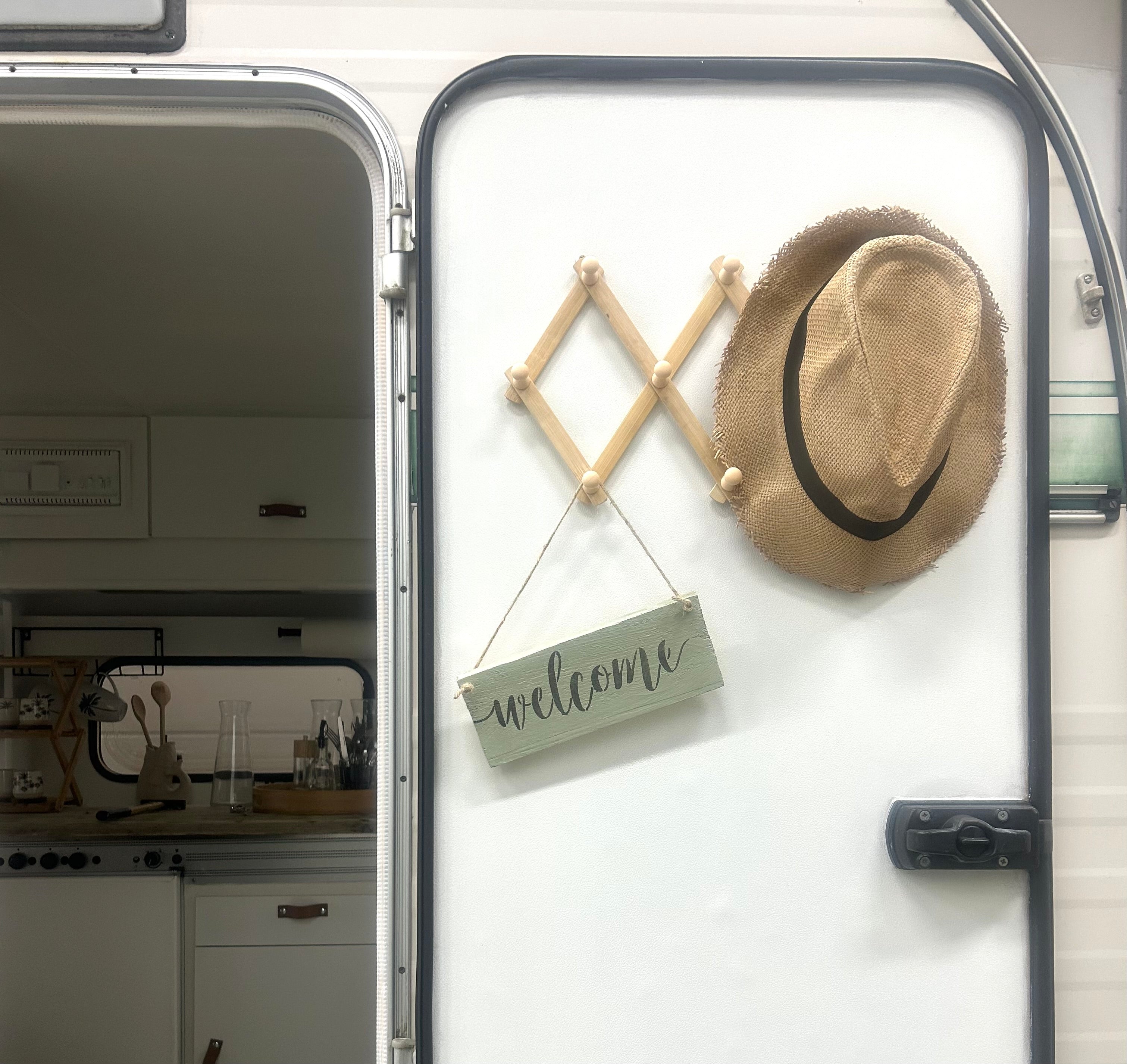 Stabiles Holzschild WILLKOMMEN