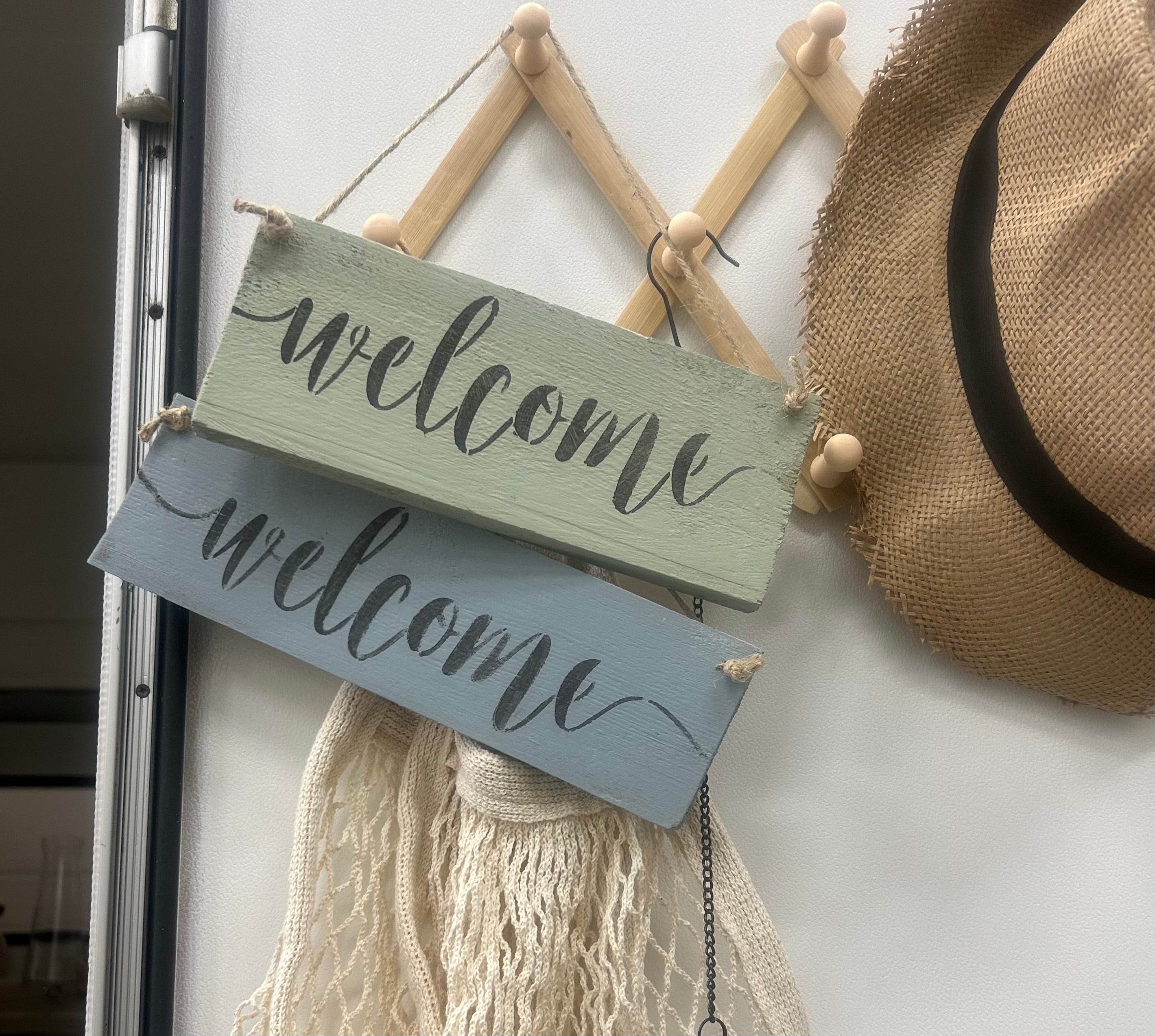 Stabiles Holzschild WILLKOMMEN