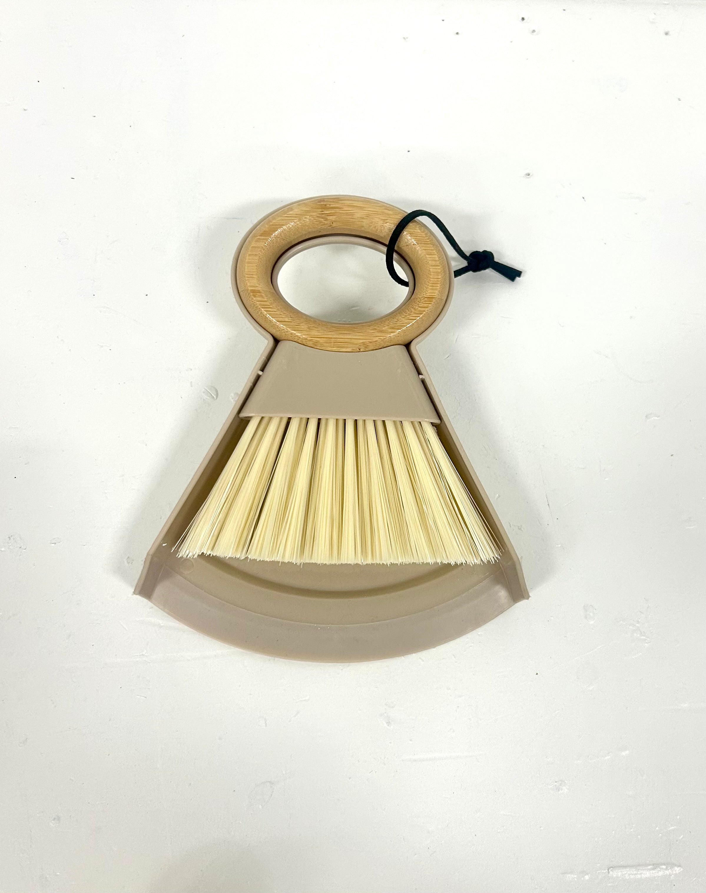 Mini-Kehrschaufel und Besen mit beiger Spülbürste | Boho-Wohnwagen