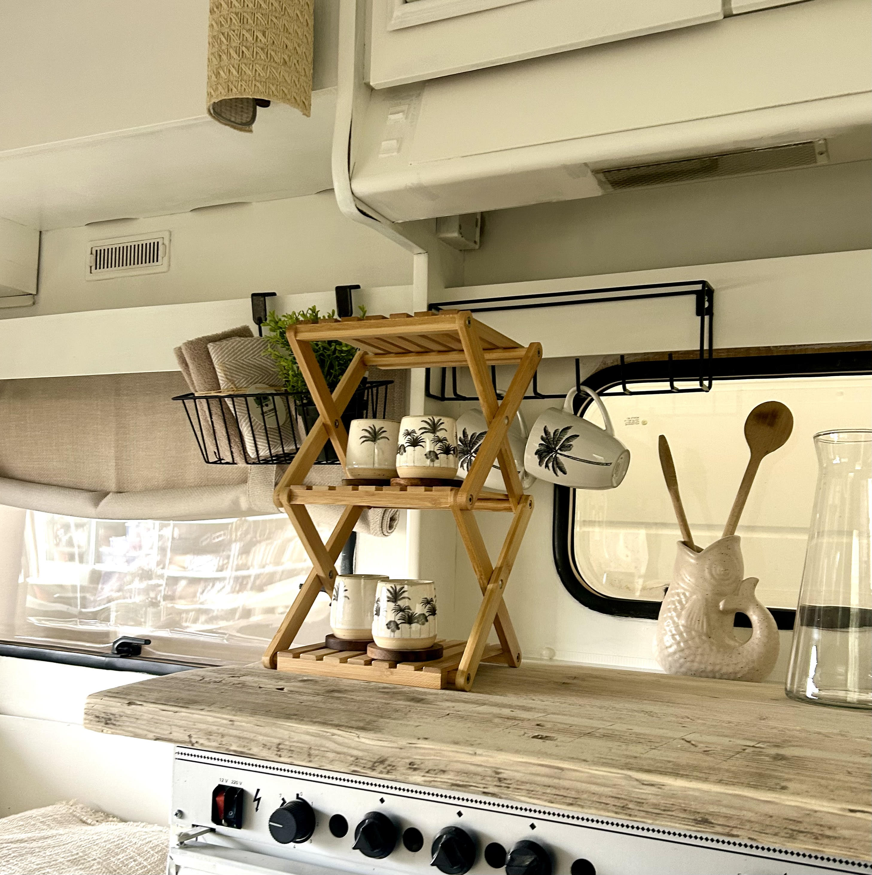 Schwarzes Küchenregal aus Metall – 6 Haken für Retro-Wohnwagen (Boho)