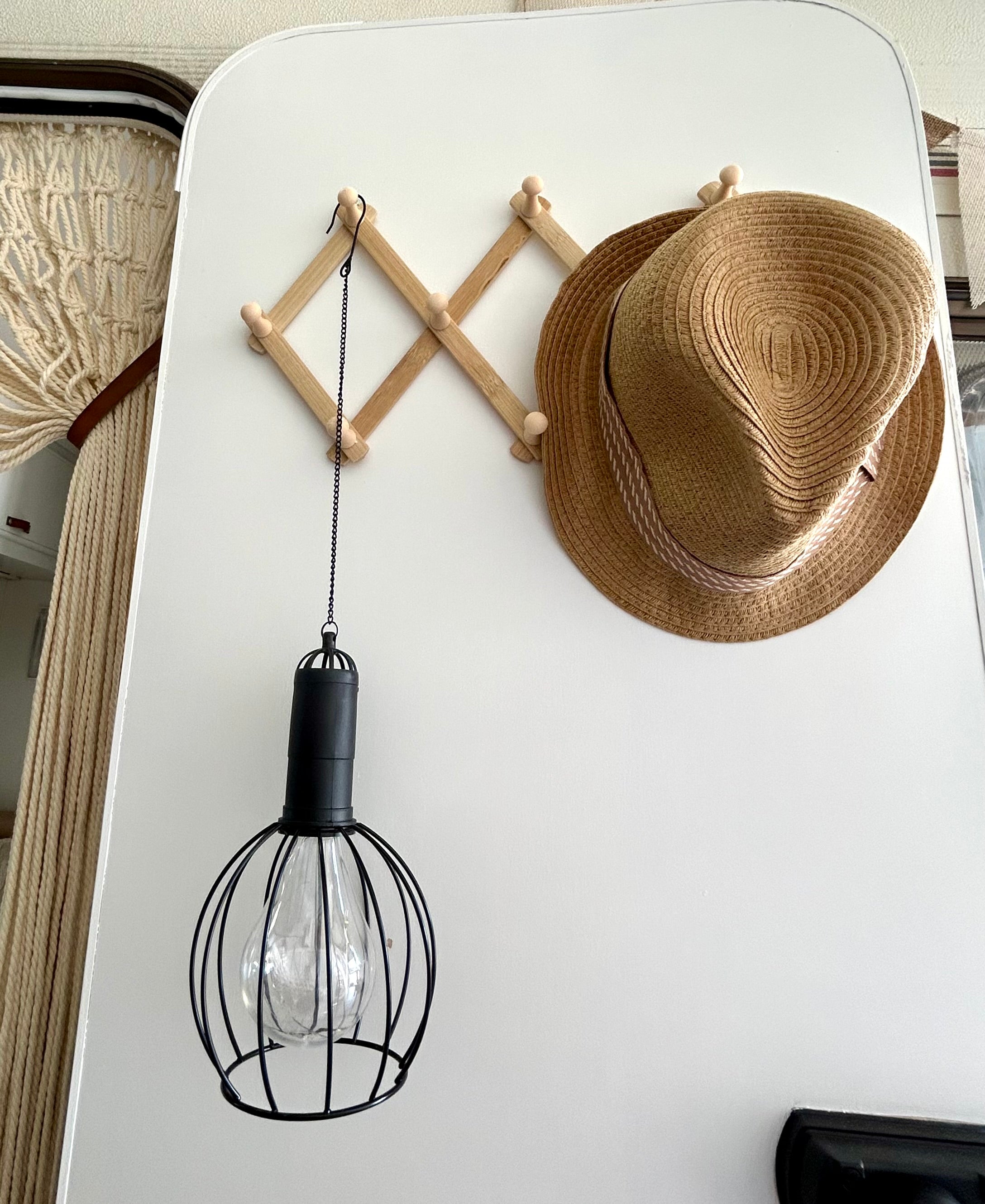 Stabile schwarze Drahtlaterne aus Eisen – Wohnwagendekoration