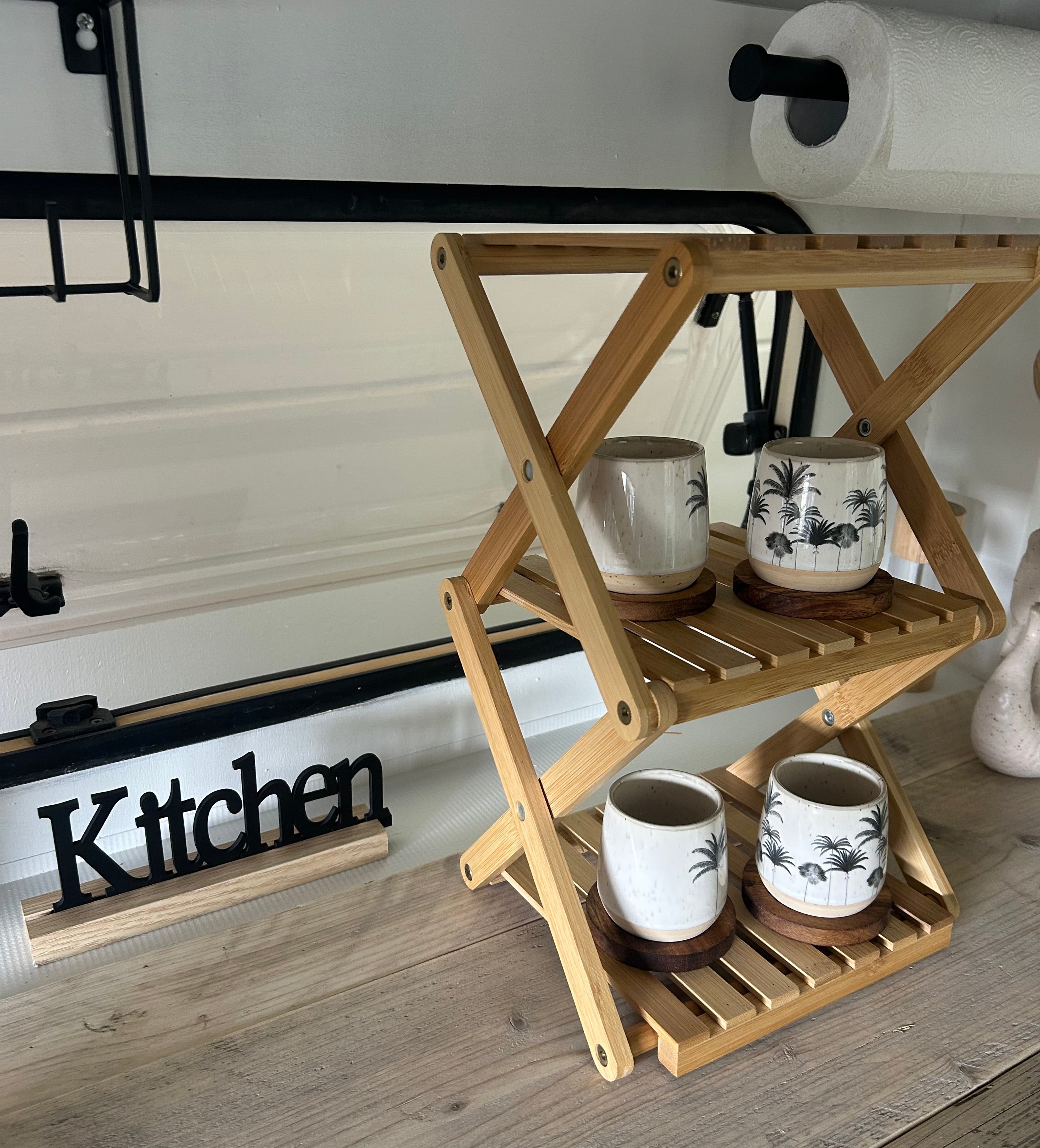 Boho-Wohnwagen-Küchenset mit Palmen