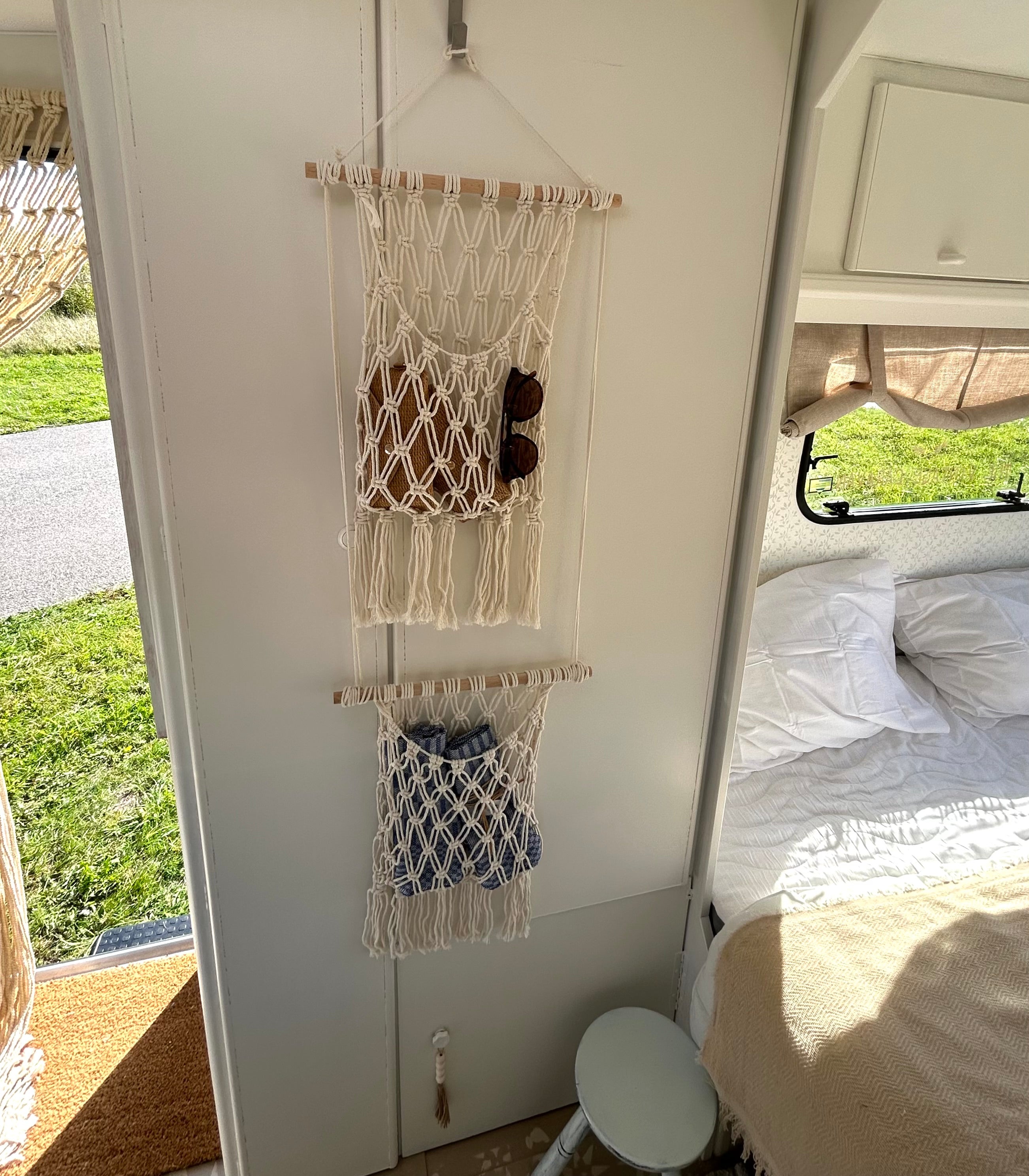 Makramee-Organizer mit 2 Fächern – Boho Caravan Interior