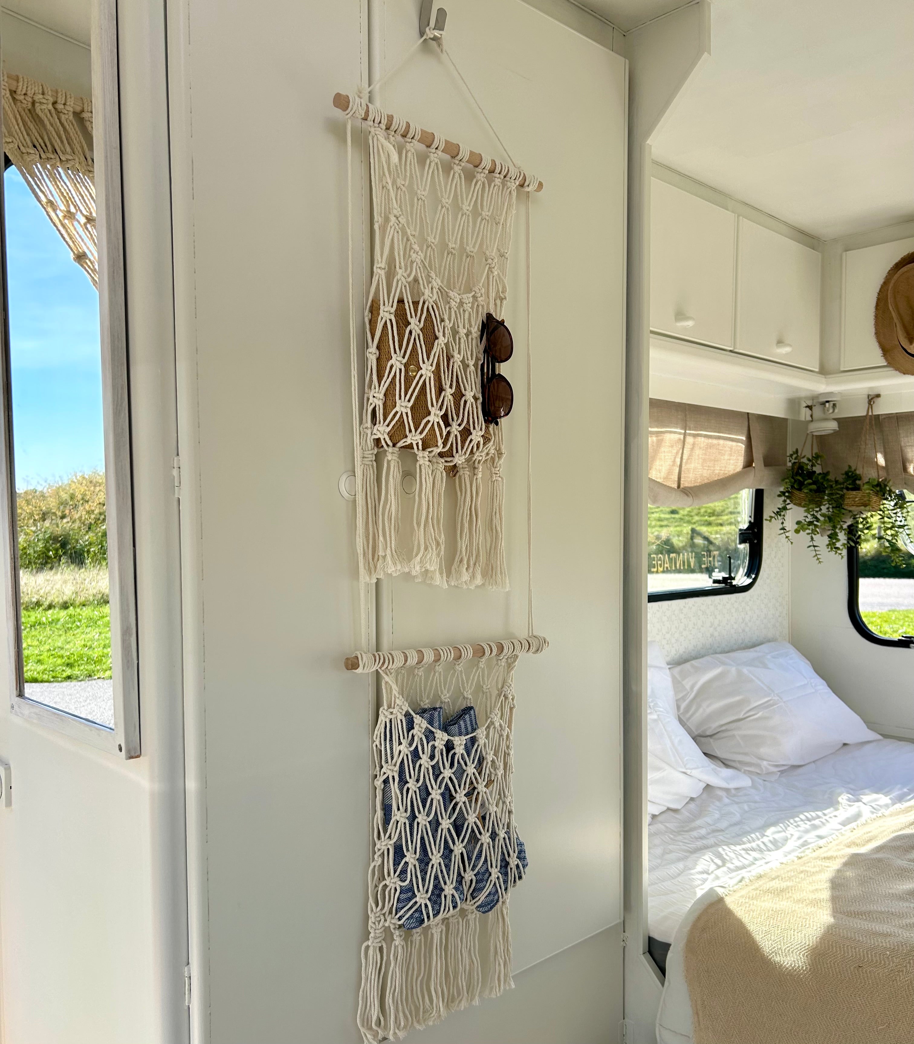 Makramee-Organizer mit 2 Fächern – Boho Caravan Interior