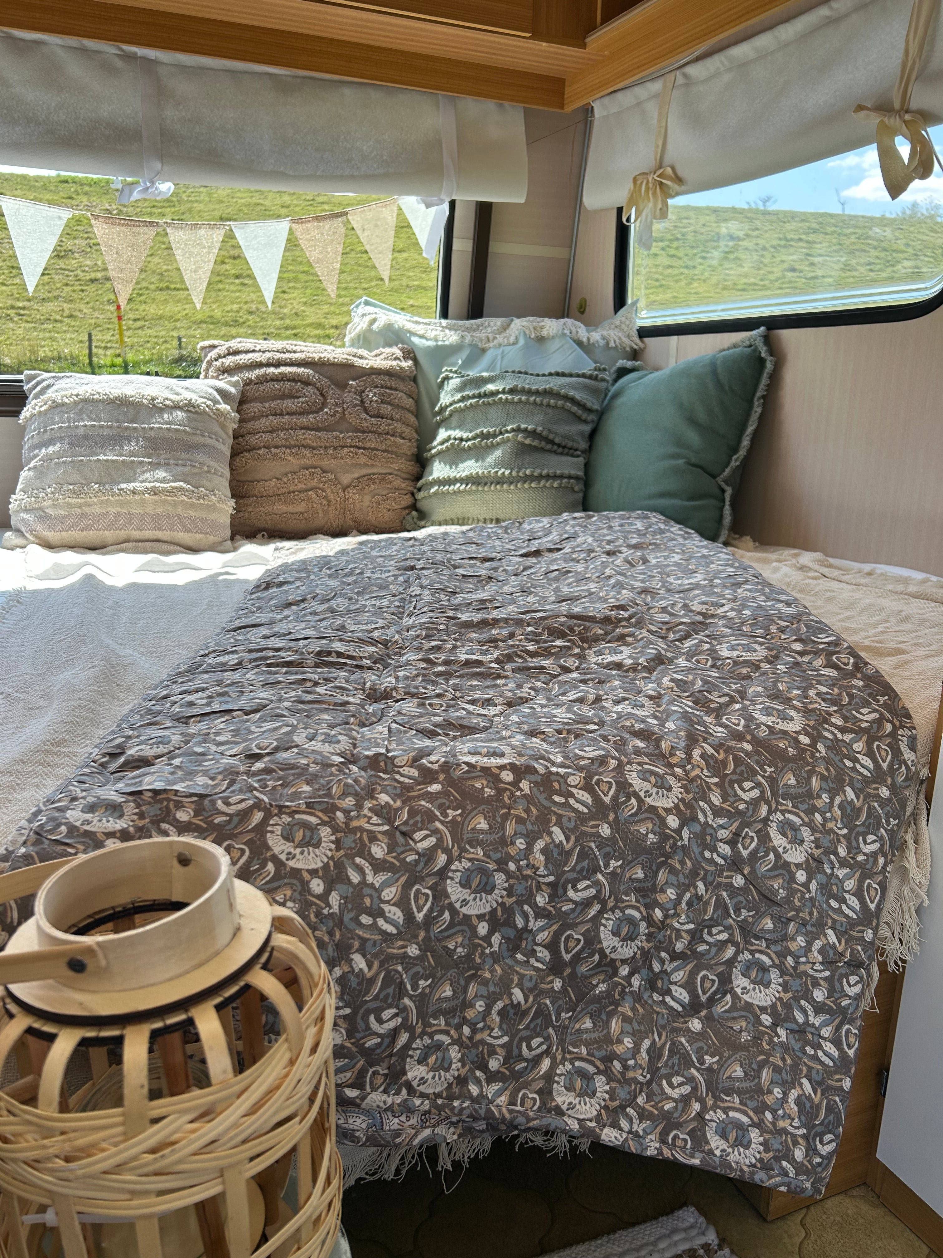 Gemütliches, natürliches Schaffell für den Boho-Wohnwagen – 55 x 78 cm