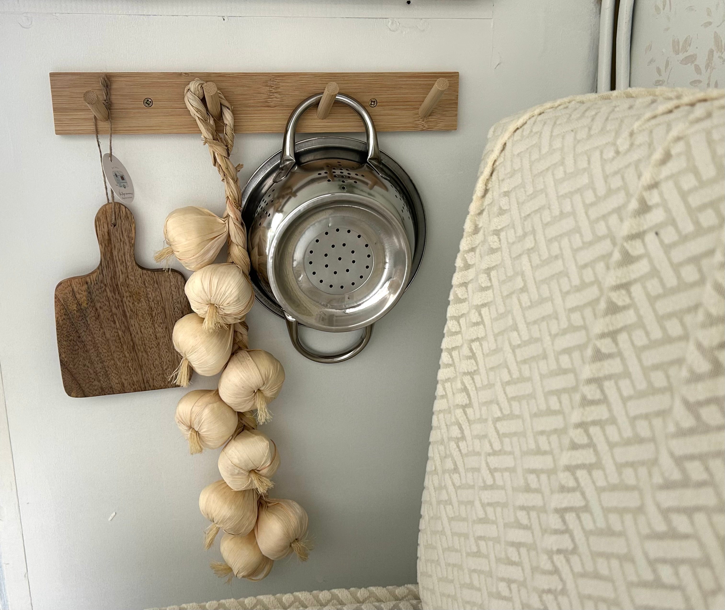 Knopfleiste aus Bambus mit 4 Haken – Boho-Wohnwagen-Interieur