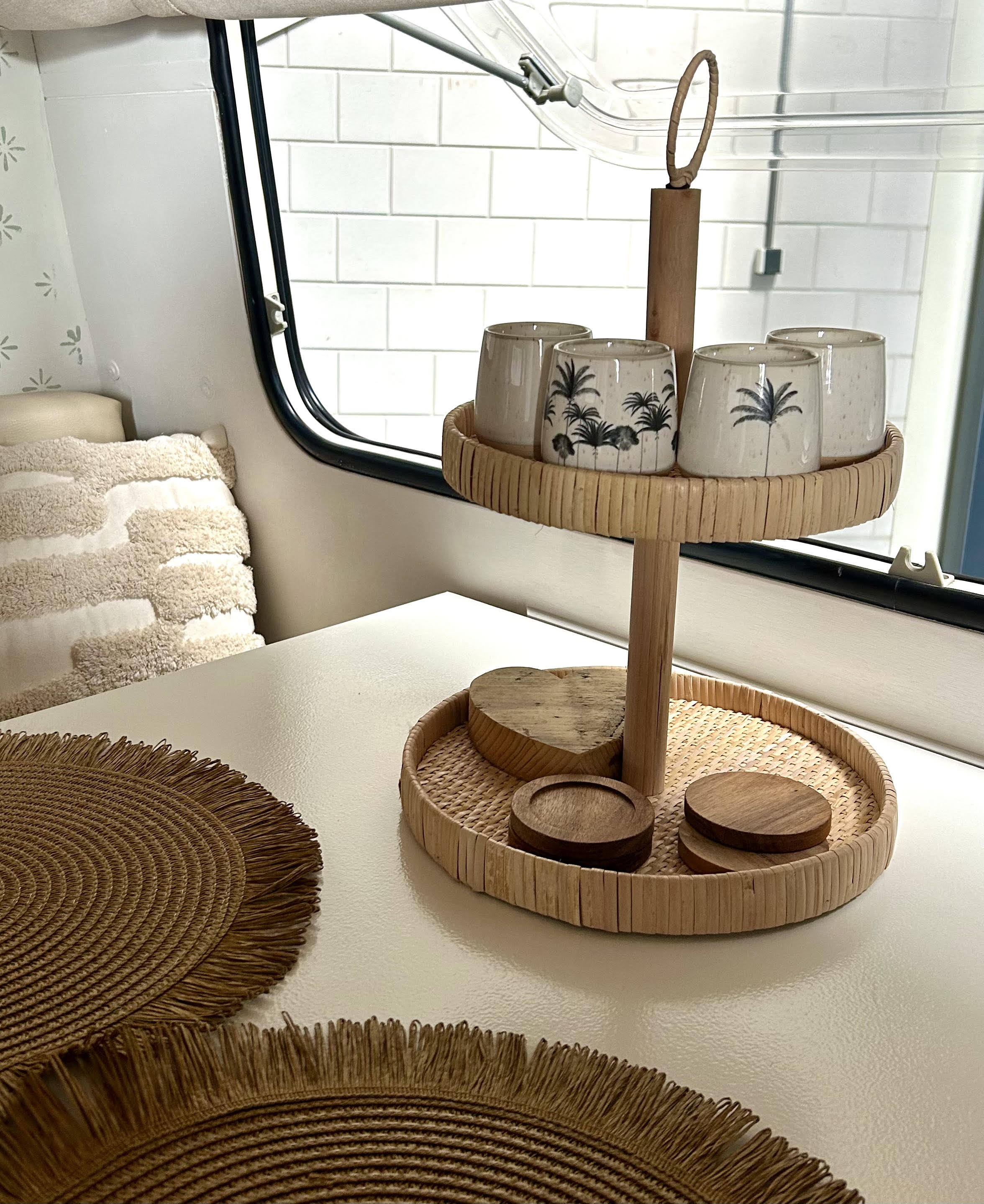 Boho-Wohnwagen-Küchenset mit Palmen