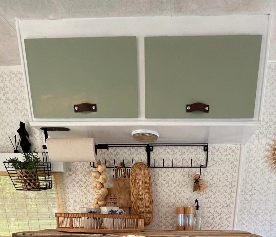 Schwarzes Küchenregal aus Metall – 6 Haken für Retro-Wohnwagen (Boho)